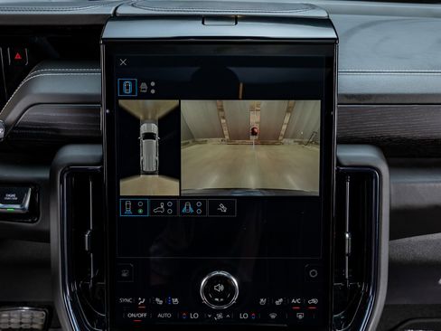 Used 2025 GMC Yukon XL AT4 Ultimate AWD/4WD image 26