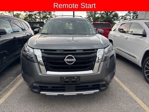 Used 2025 Nissan Pathfinder Platinum w/ Cargo Package AWD/4WD image 4
