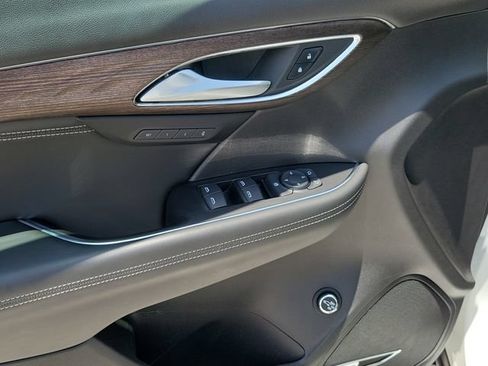 Used 2023 Buick Envision Avenir FWD image 21