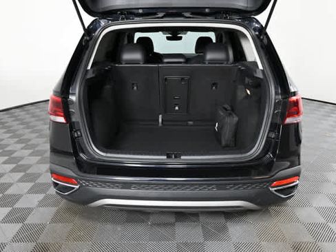 Used 2023 Volkswagen Taos SE w/ Panoramic Sunroof Package FWD image 10
