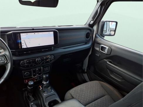 Used 2024 Jeep Gladiator Mojave w/ Technology Group AWD/4WD image 19