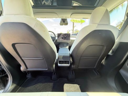 Used 2024 Tesla Model Y Long Range AWD/4WD image 14