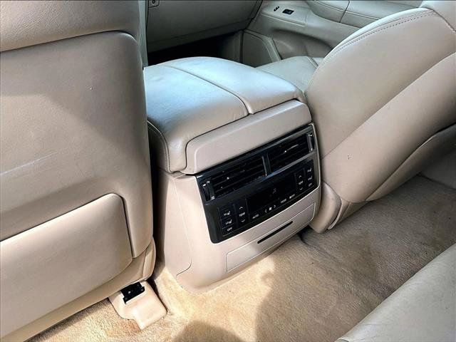 Used 2011 Lexus LX 570 4WD w/ Luxury Pkg w/Pre-crash image 22