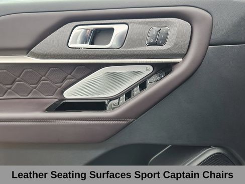 Used 2025 Ford Explorer Platinum w/ LUX Leather Package image 8