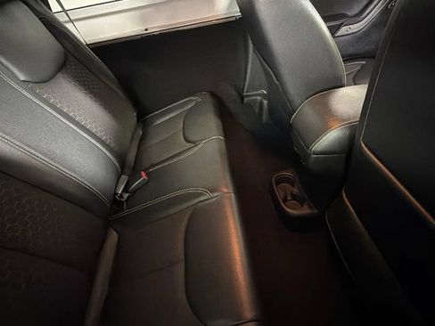 Used 2018 Jeep Wrangler Sport AWD/4WD image 29