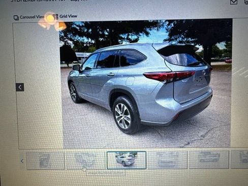 Used 2021 Toyota Highlander XLE AWD/4WD image 8