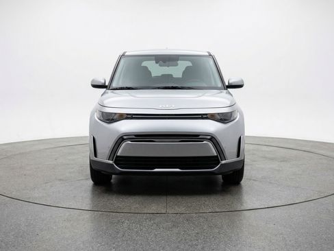 Used 2025 Kia Soul LX w/ LX Technology Package FWD image 2