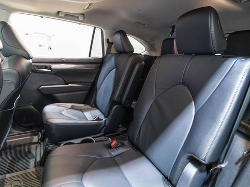 Certified 2026 Toyota Highlander Limited AWD/4WD image 32