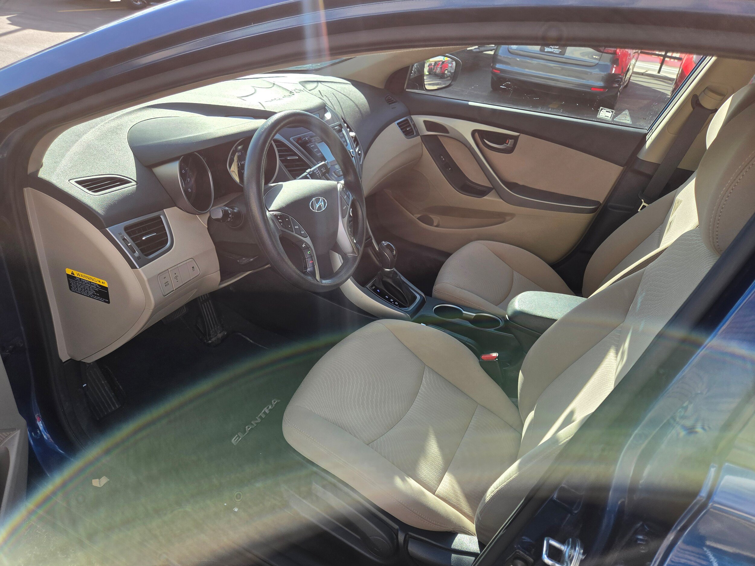 Used 2014 Hyundai Elantra SE w/ Option Group 02 FWD image 4
