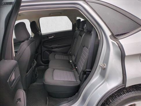Used 2020 Ford Edge SE image 14