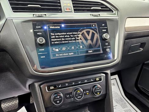 Used 2020 Volkswagen Tiguan SE image 21