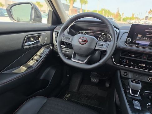 Used 2026 Nissan Rogue SV AWD/4WD image 10