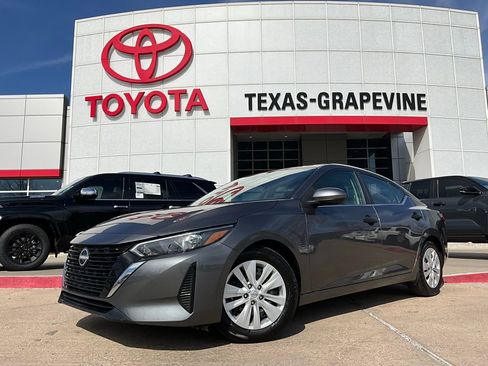 Used 2025 Nissan Sentra S image 2