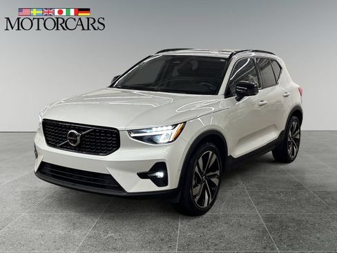 Certified 2024 Volvo XC40 B5 Plus w/ Climate Package AWD/4WD image 7