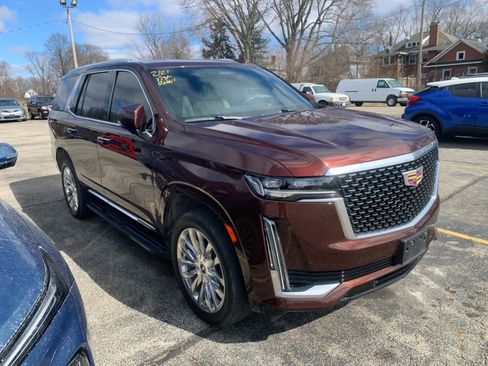 Used 2023 Cadillac Escalade Premium Luxury image 4