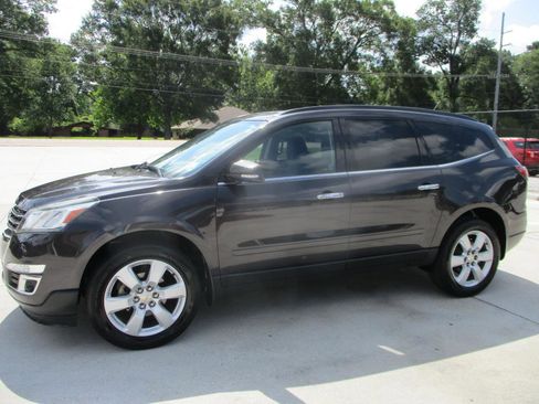 Used 2017 Chevrolet Traverse LT w/ Style and Technology Package FWD image 22