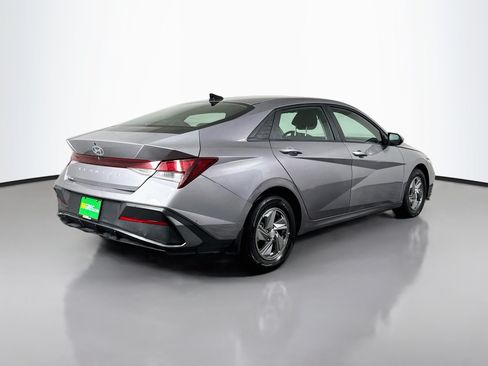 Used 2025 Hyundai Elantra SE FWD image 10