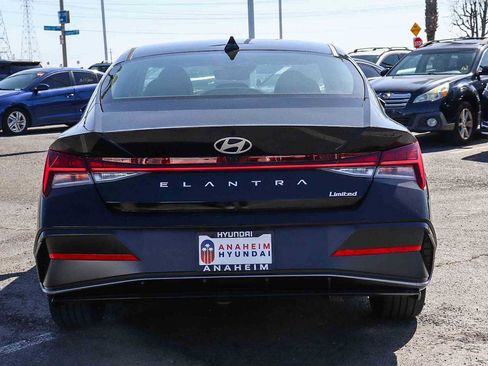 New 2026 Hyundai Elantra Limited FWD image 8