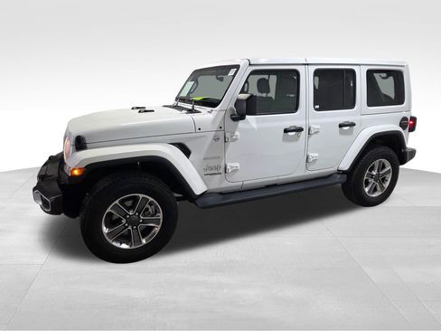 Used 2022 Jeep Wrangler Unlimited Sahara w/ Cold Weather Group image 19