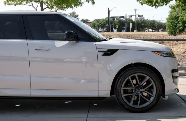 New 2026 Land Rover Range Rover Sport Dynamic SE AWD/4WD image 10