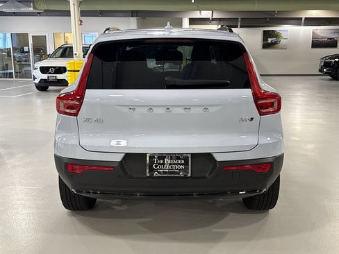 Certified 2024 Volvo XC40 B5 Plus w/ Protection Package Premier AWD/4WD image 3