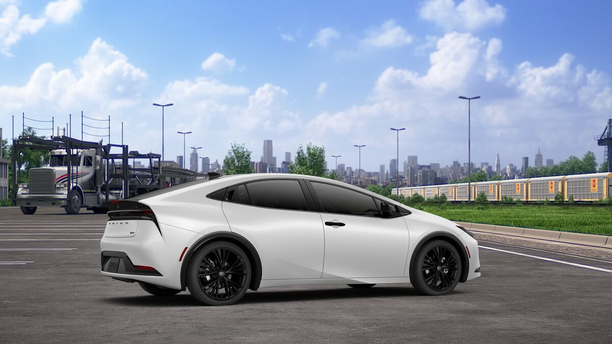 New 2027 Toyota Prius FWD image 14