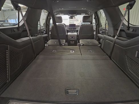 Used 2023 Chevrolet Suburban Premier RWD image 42
