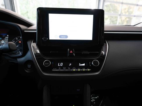 Used 2025 Toyota Corolla Cross LE FWD image 17