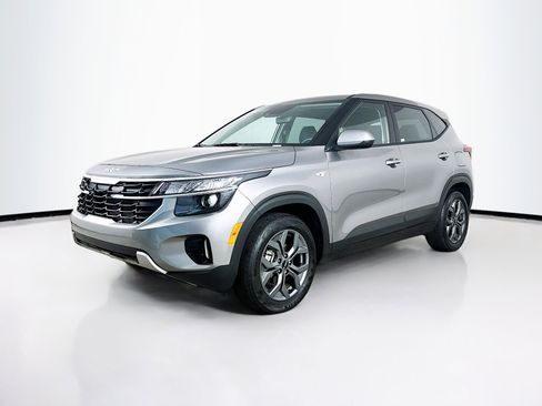 Used 2026 Kia Seltos LX FWD image 3