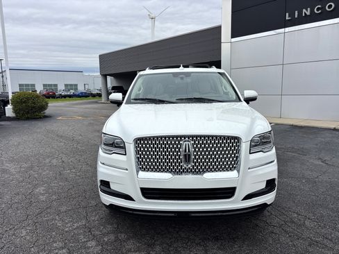 Used 2023 Lincoln Navigator Reserve AWD/4WD image 2