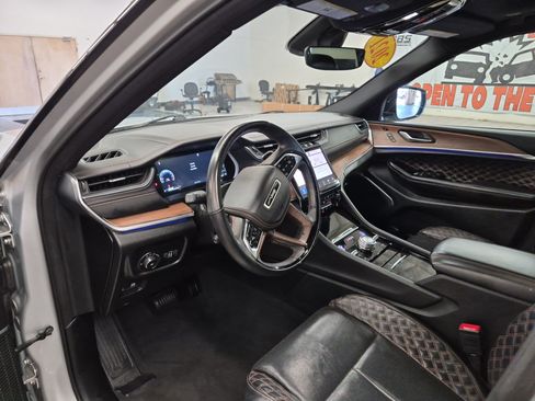 Used 2021 Jeep Grand Cherokee L Summit w/ Luxury Tech Group V AWD/4WD image 15