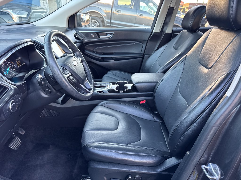 Used 2018 Ford Edge Titanium w/ Equipment Group 302A AWD/4WD image 22