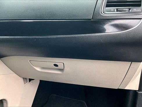 Used 2020 Dodge Grand Caravan SXT FWD image 16