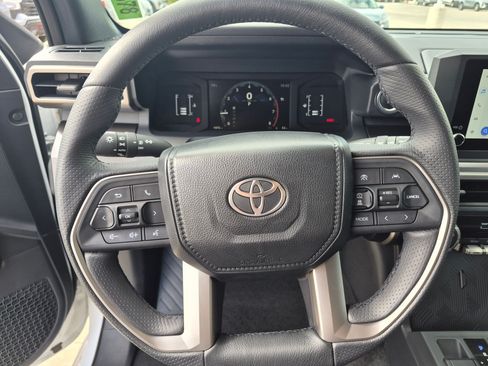 Used 2026 Toyota 4Runner SR5 AWD/4WD image 14