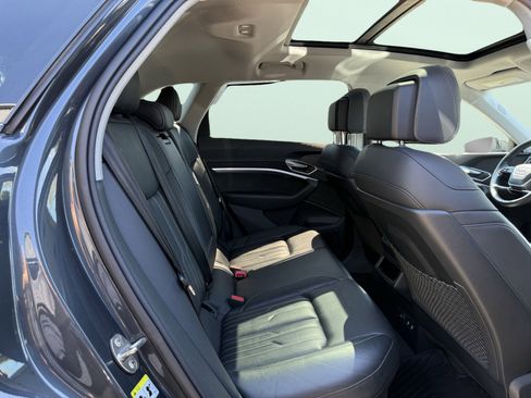 Used 2019 Audi e-tron Prestige w/ Prestige Package image 48