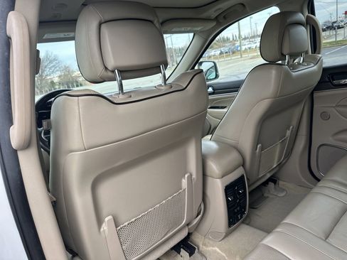 Used 2020 Jeep Grand Cherokee Limited w/ Luxury Group II image 25