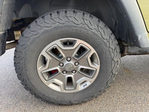 Used 2013 Jeep Wrangler Unlimited Rubicon w/ Dual Top Group image 3