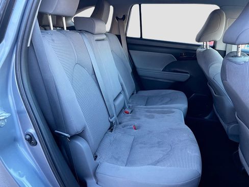 Used 2021 Toyota Highlander LE image 27