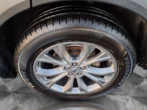 Used 2020 Ford Explorer XLT w/ Equipment Group 202A image 20