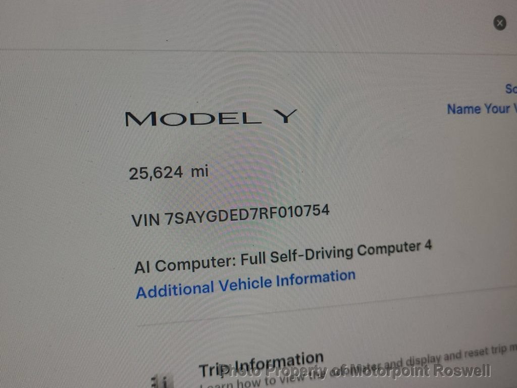 Used 2024 Tesla Model Y 2WD image 3