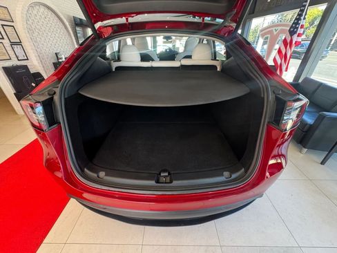 Used 2024 Tesla Model Y Long Range AWD/4WD image 29