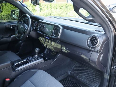Used 2021 Toyota Tacoma TRD Off-Road image 40