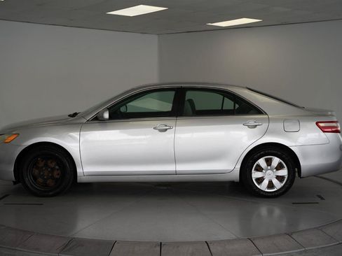 Used 2009 Toyota Camry FWD image 4