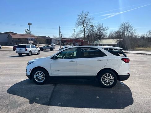 Used 2022 Chevrolet Equinox LS w/ LS Convenience Package image 5