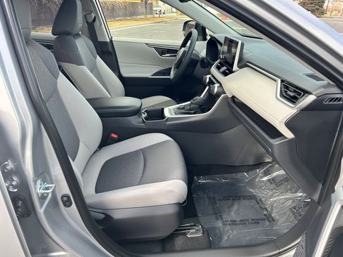 Used 2025 Toyota RAV4 XLE image 28