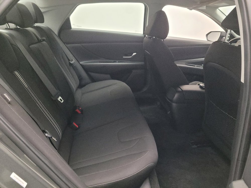 Used 2025 Hyundai Elantra SEL FWD image 19