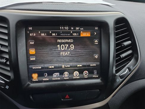 Used 2015 Jeep Cherokee Limited image 17