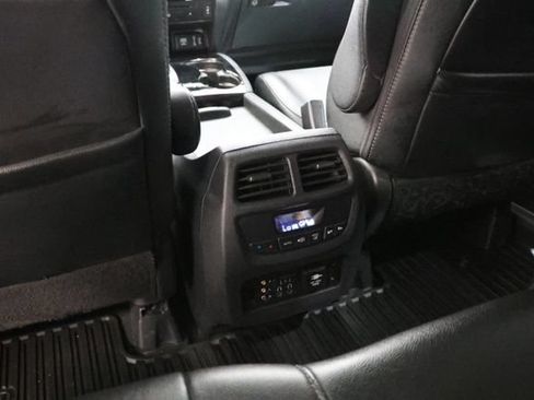 Used 2018 Honda Pilot Touring image 34