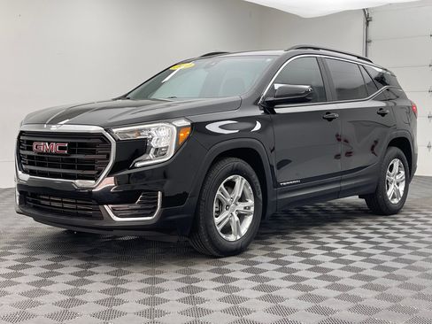 Used 2022 GMC Terrain SLE w/ Driver Convenience Package FWD image 2