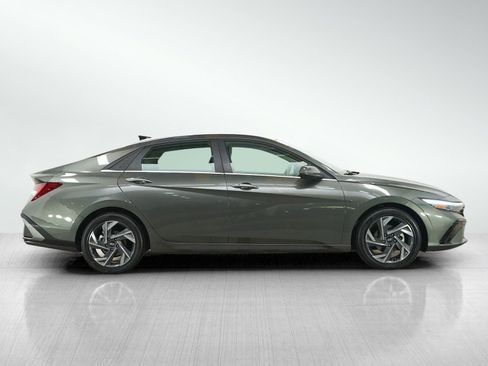 Used 2026 Hyundai Elantra Limited FWD image 6